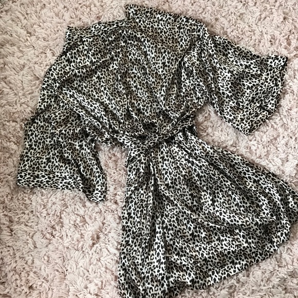 VS Robe! - Picture 2 of 3